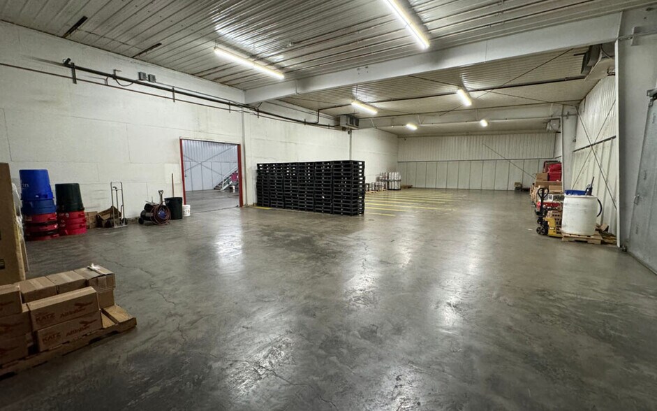 More Photos Of 425 N Broadway Ave, Riverton Light Distribution For Sale