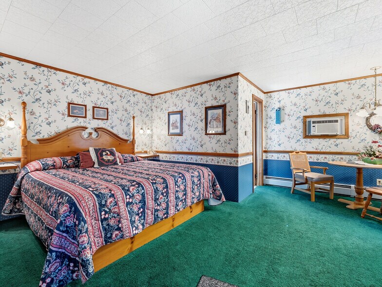 More Photos Of 1024 S I 75 Business Loop, Grayling Hotel For Sale