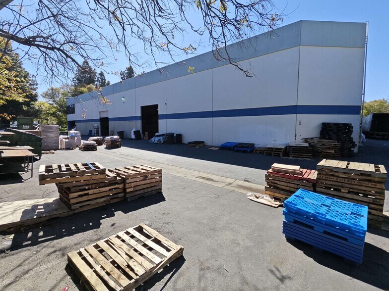 More Photos Of 5070 Lindsay Ct, Chino Warehouse For Lease