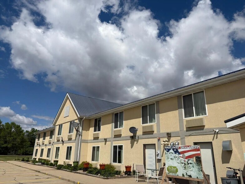 Primary Photo Of 288 US Highway 14 W, De Smet Hotel For Sale