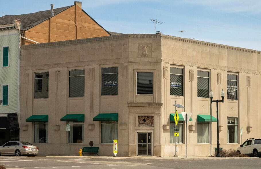 Primary Photo Of 1 Monument Sq, Urbana Bank For Lease
