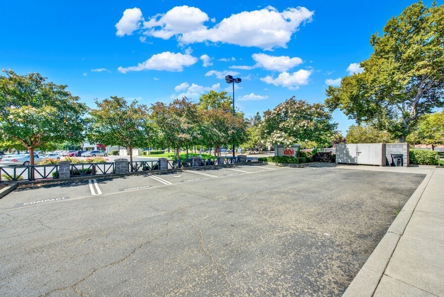 More Photos Of 3338 N Texas St, Fairfield Freestanding For Sale