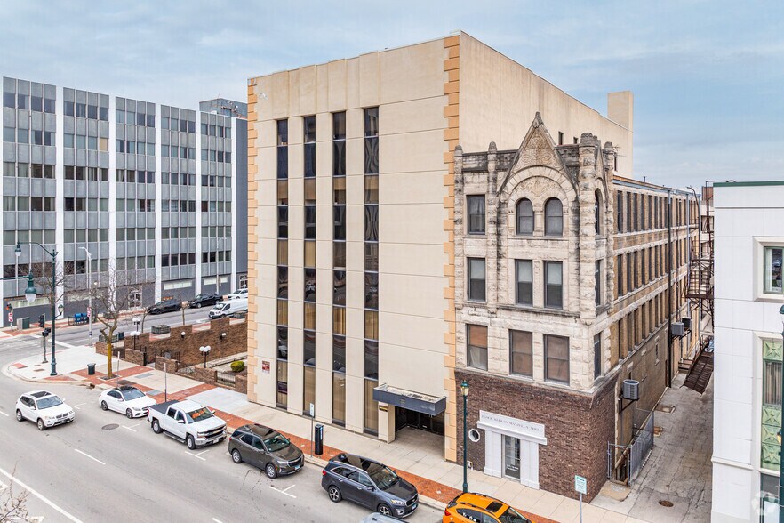 More Photos Of 23 W Jefferson St, Joliet Office For Sale