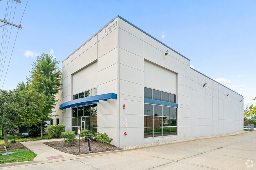More Photos Of 11101 Franklin Ave, Franklin Park Distribution For Lease