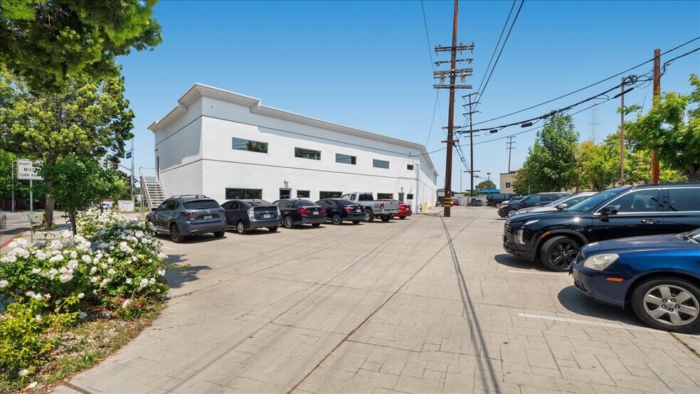 More Photos Of 6730 E Florence Ave, Bell Gardens Service For Sale