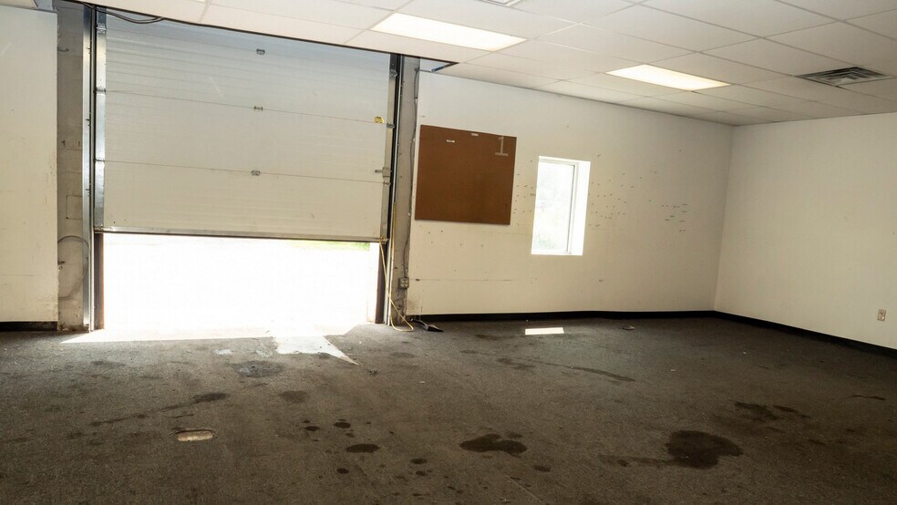 More Photos Of 495 Aero Dr, Cheektowaga Light Distribution For Lease