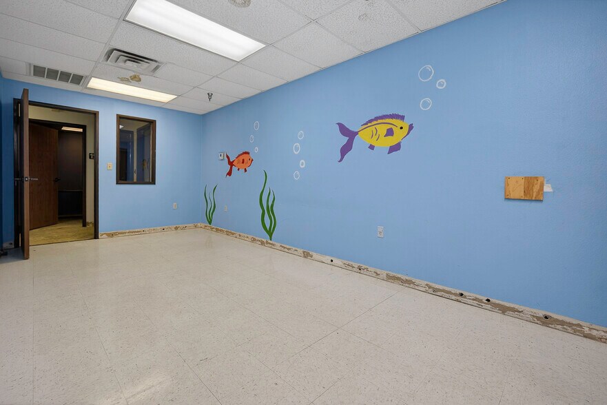 More Photos Of 1400 N Kennedy Ave, Shawnee Office For Sale