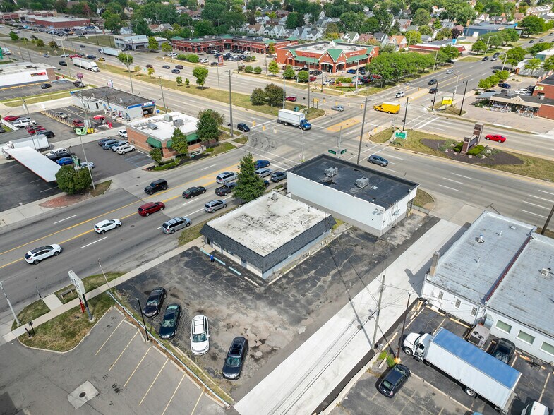 More Photos Of 15010 Fort St, Southgate Freestanding For Lease