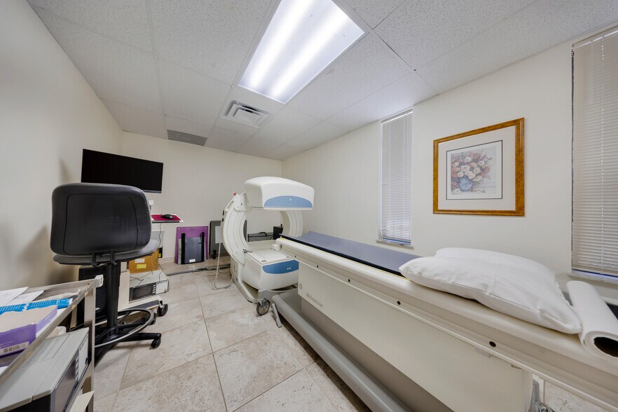 More Photos Of 9765 SW 184th St, Miami Office For Sale