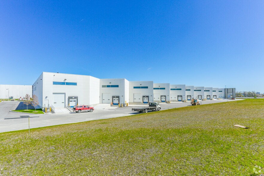 More Photos Of 225 Gibraltar Rd, Vaughan Warehouse For Sale