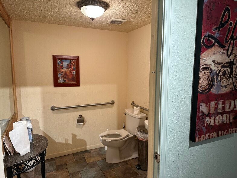 More Photos Of 6830 Wilcrest Dr, Houston Office For Lease