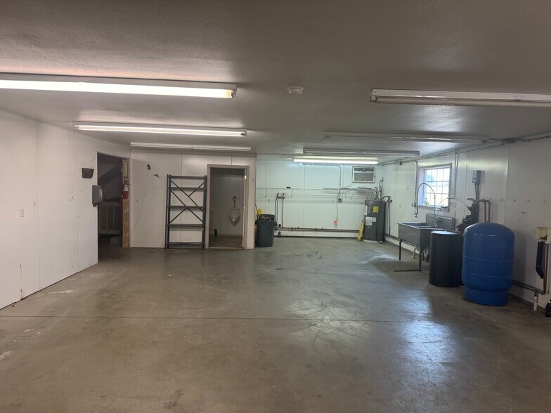 More Photos Of 6446 Road 3 NE, Moses Lake Flex For Lease
