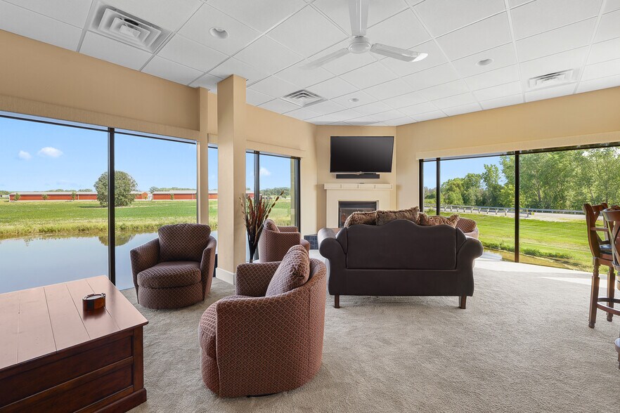 More Photos Of 560 Rolling Meadows, Fond Du Lac Light Distribution For Sale