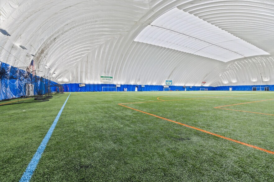 More Photos Of 901 Cannon Rd S, Dundas Sports And Entertainment For Sale