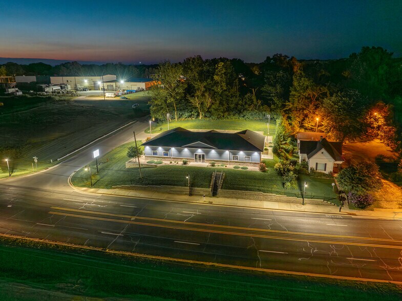 More Photos Of 2221 John Williams Blvd, Bedford Office For Sale