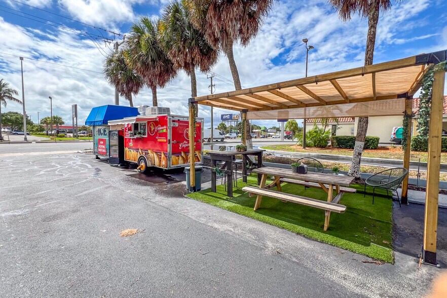 More Photos Of 5704 14th St W, Bradenton Convenience Store For Sale