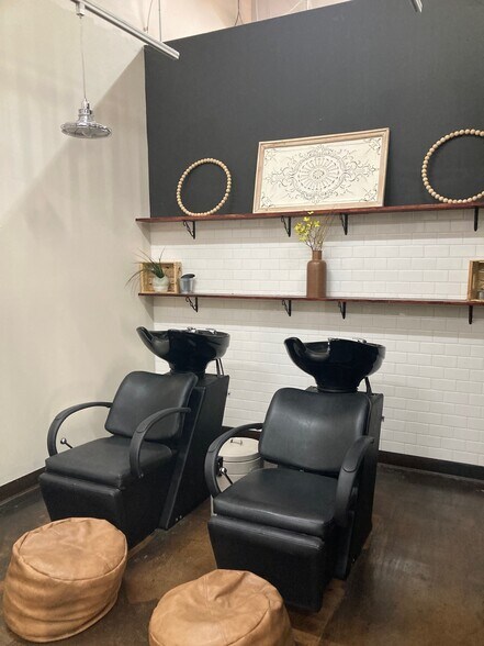 More Photos Of 2525 W Bethany Rd, Sycamore Office For Sale