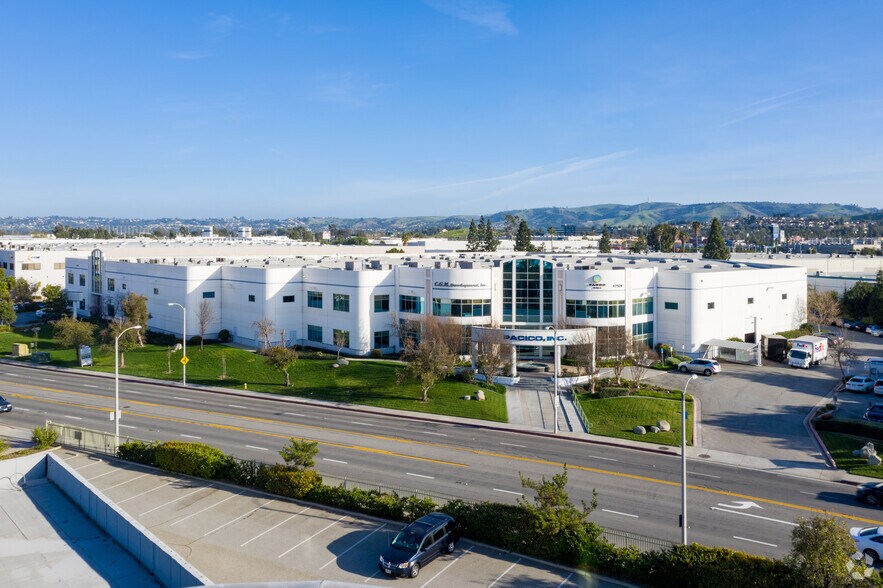 More Photos Of 17528-17588 E Rowland St, City of Industry Light Distribution For Lease