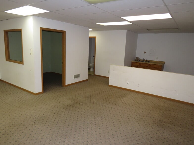 More Photos Of 113-137 W Wapella St, Minooka General Retail For Lease