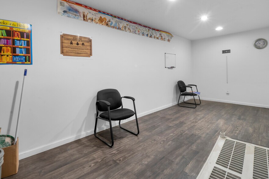 More Photos Of 10540 Jessup Blvd, Carmel Flex For Lease