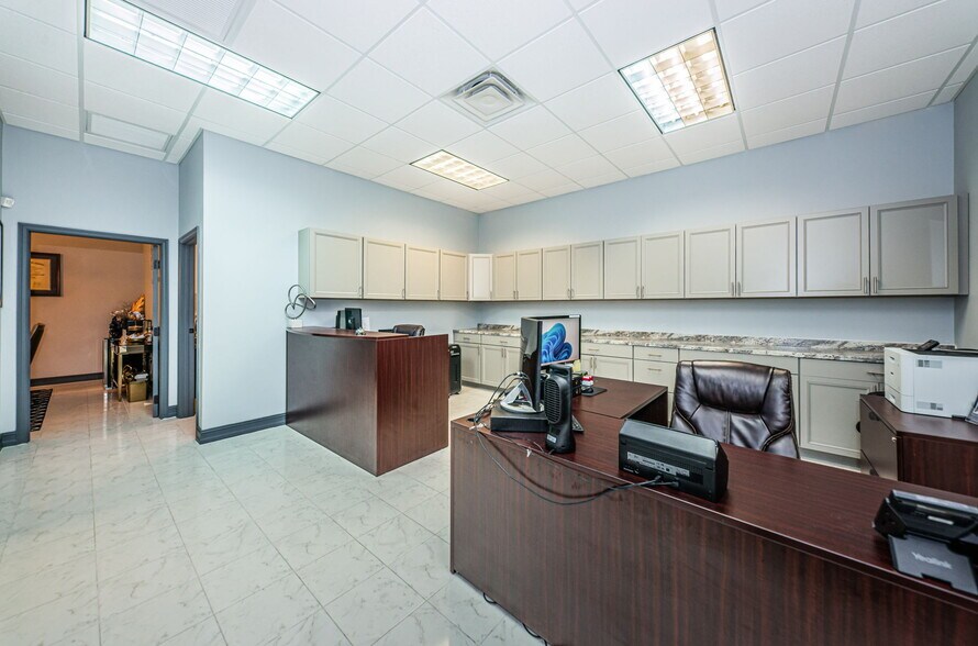 More Photos Of 3937 Tampa Rd, Oldsmar Medical For Lease