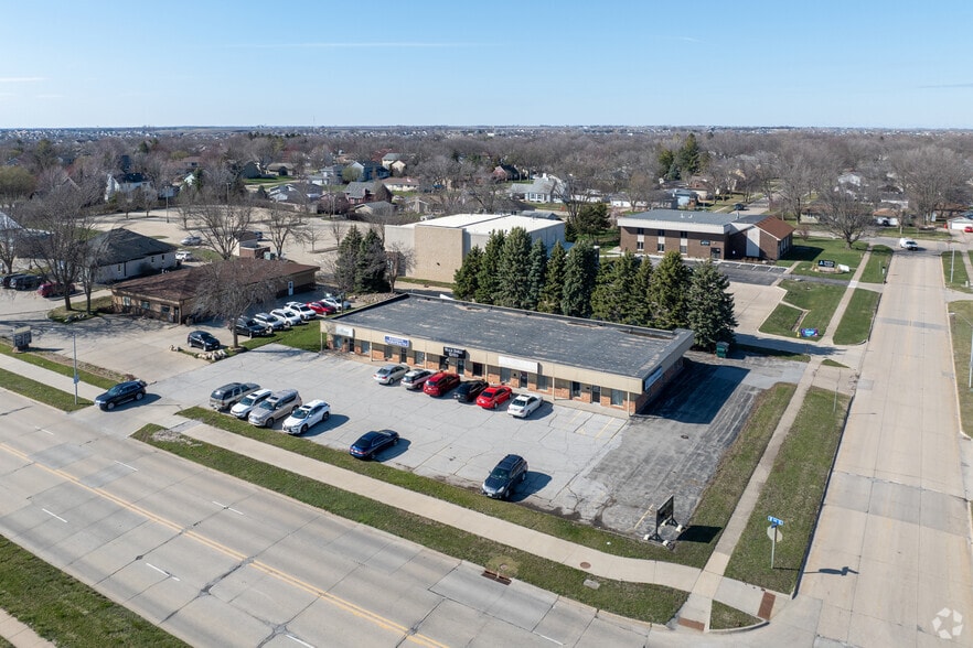 More Photos Of 2202 W 1st St, Ankeny General Retail For Lease