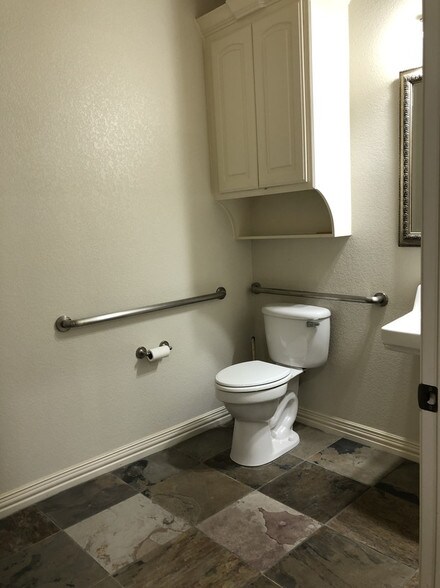 More Photos Of 1400 W Mayfield Rd, Arlington Loft Creative Space For Sale