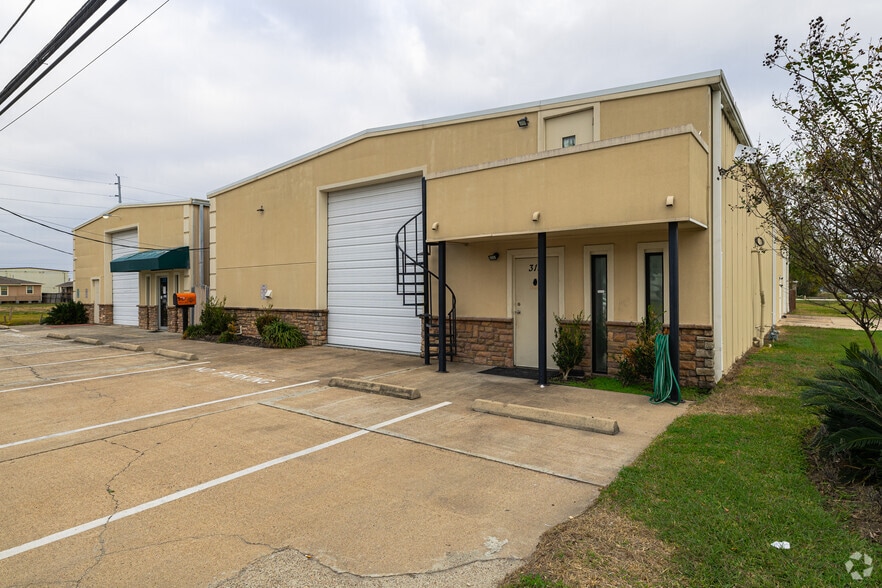 More Photos Of 313 S 16th St, La Porte Warehouse For Lease