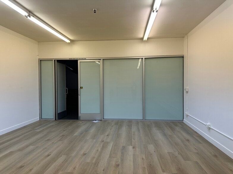 More Photos Of 1015 Crocker St, Los Angeles Storefront For Sale