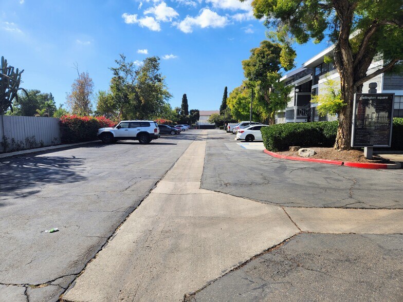 More Photos Of 960 W 17th St, Santa Ana Office For Sale