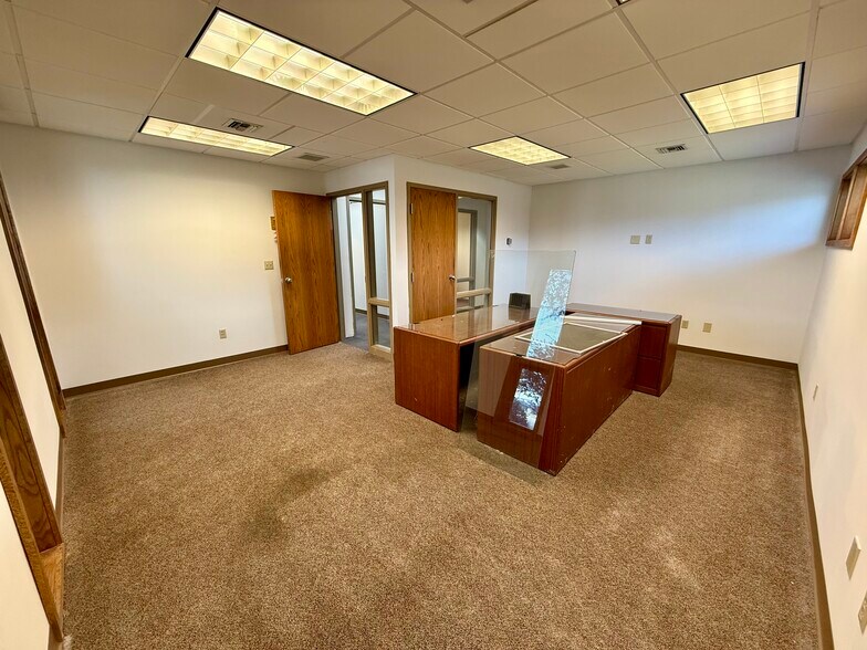 More Photos Of 321 S Blanchard St, Findlay Office For Sale
