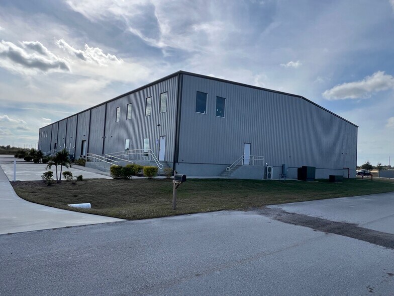 More Photos Of 512 Commerce Ct, Clewiston Unknown For Lease