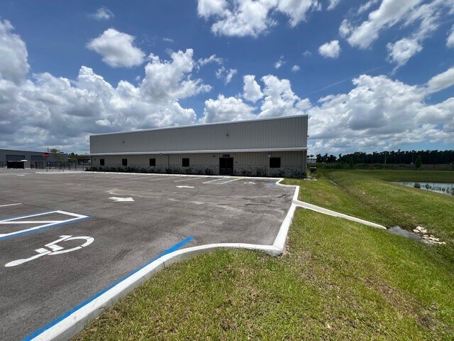 More Photos Of 2954 Van Buren St, Fort Myers Distribution For Lease