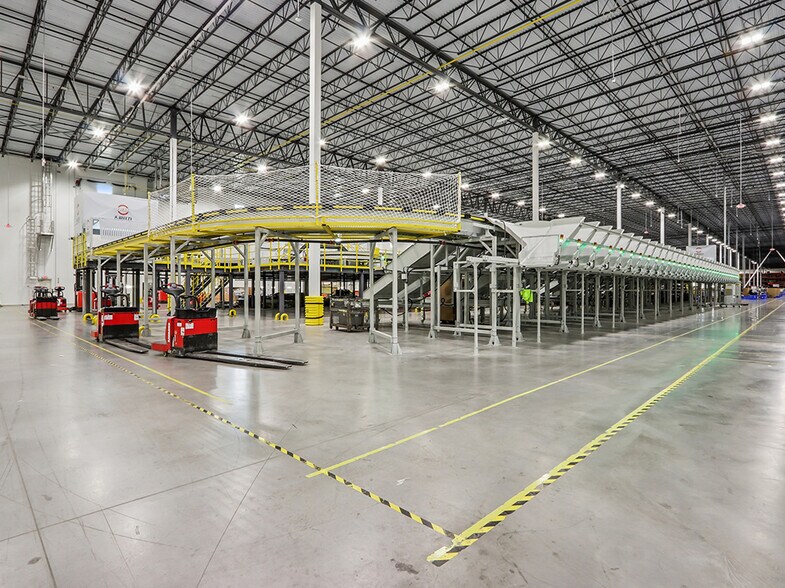 More Photos Of 7050 New Buffington Rd, Florence Warehouse For Sale