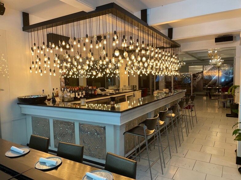 More Photos Of 10 W Hubbard St, Chicago Loft Creative Space For Lease