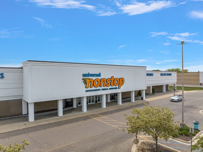 More Photos Of 28200-28250 Dequindre Rd, Warren Supermarket For Sale
