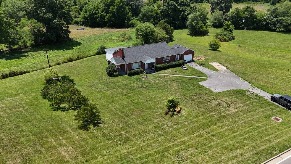 More Photos Of 5207 N Roan St, Gray Specialty For Sale
