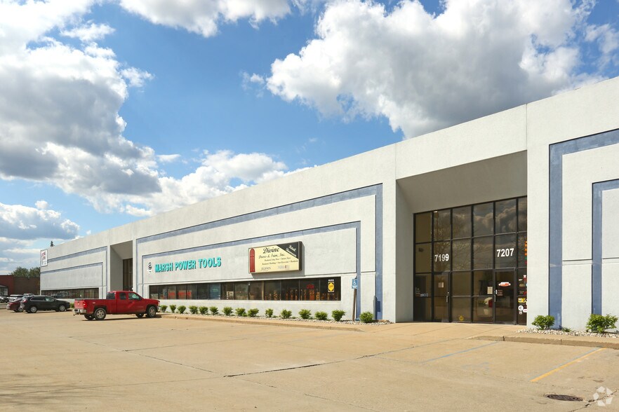 More Photos Of 7181-7207 Grand River Rd, Brighton Flex For Lease