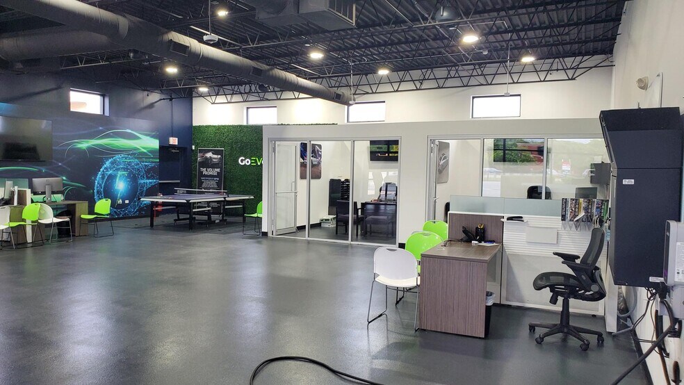 More Photos Of 1529 Rand Rd, Des Plaines Auto Dealership For Lease