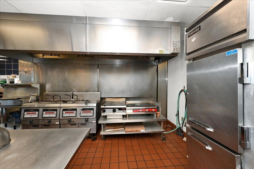 More Photos Of 812 Main St NE, Hanceville Fast Food For Sale