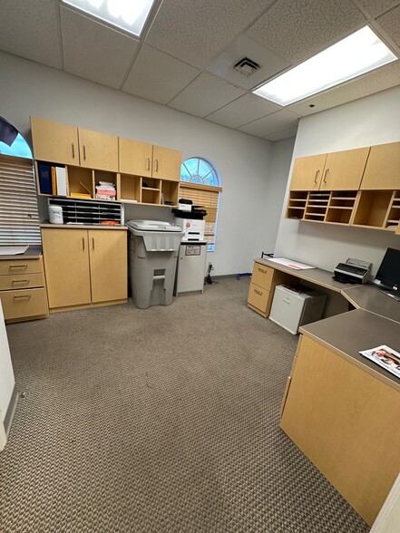 More Photos Of 842 Sunset Lake Blvd, Venice Medical For Lease