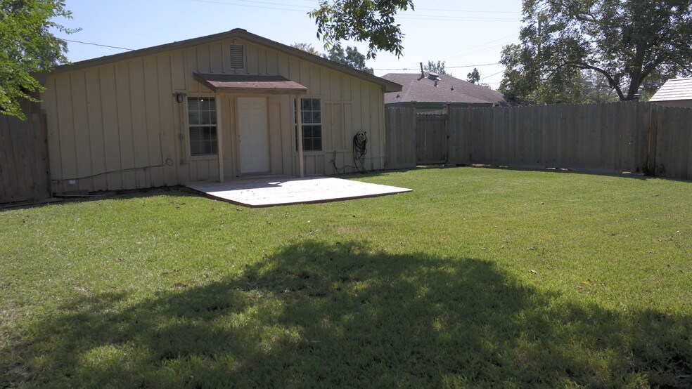 More Photos Of 1105 N Meyer Rd, Seabrook Office For Sale