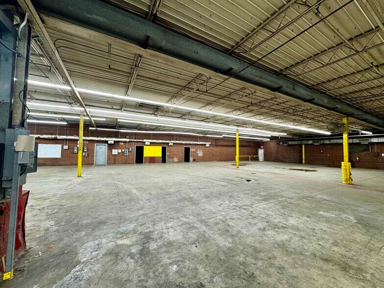 More Photos Of 235 S Hampton Ave, Johnsonville Warehouse For Sale