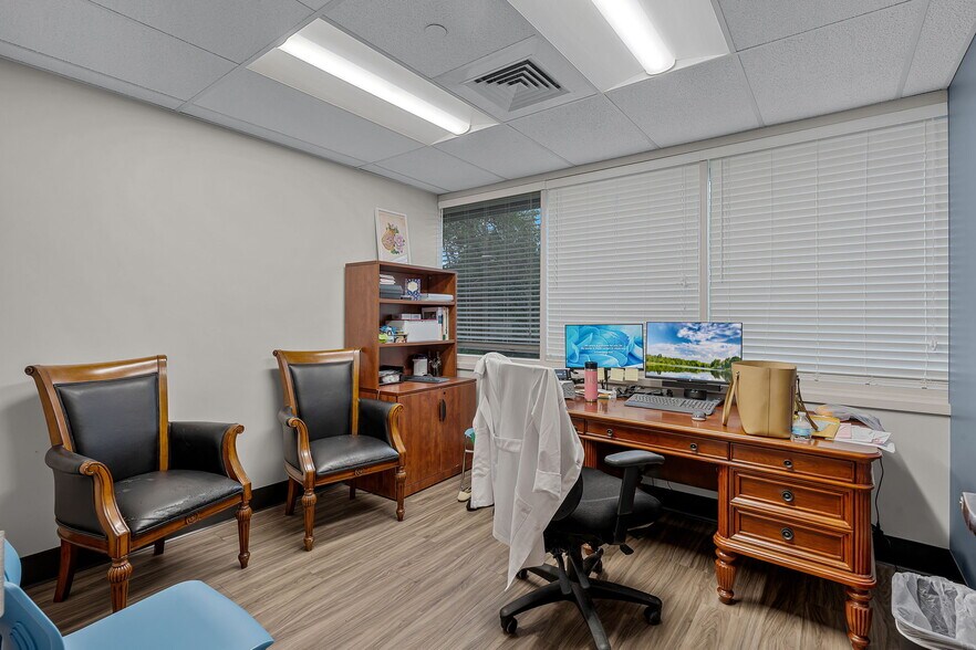 More Photos Of 661 E Altamonte Dr, Altamonte Springs Medical For Sale