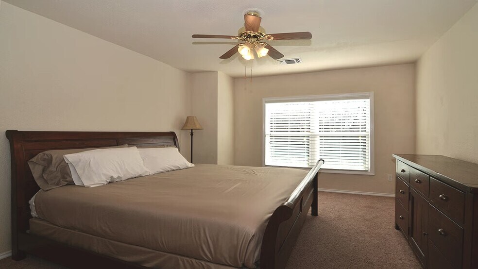 More Photos Of 227 Elm St, McKinney Freestanding For Sale