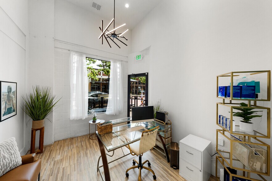 More Photos Of 223 Main St, Sulphur Springs Storefront For Lease