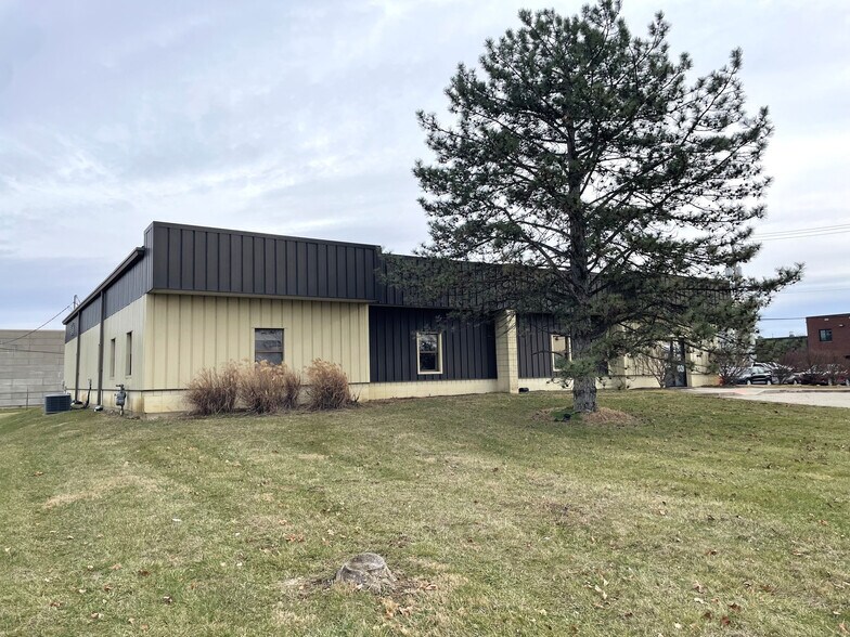 More Photos Of 8550 Bilstein Blvd, Hamilton Warehouse For Lease