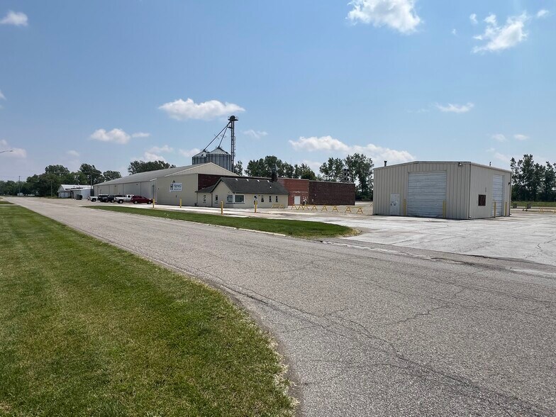 Primary Photo Of 427 W Mulberry St, Deshler Warehouse For Sale
