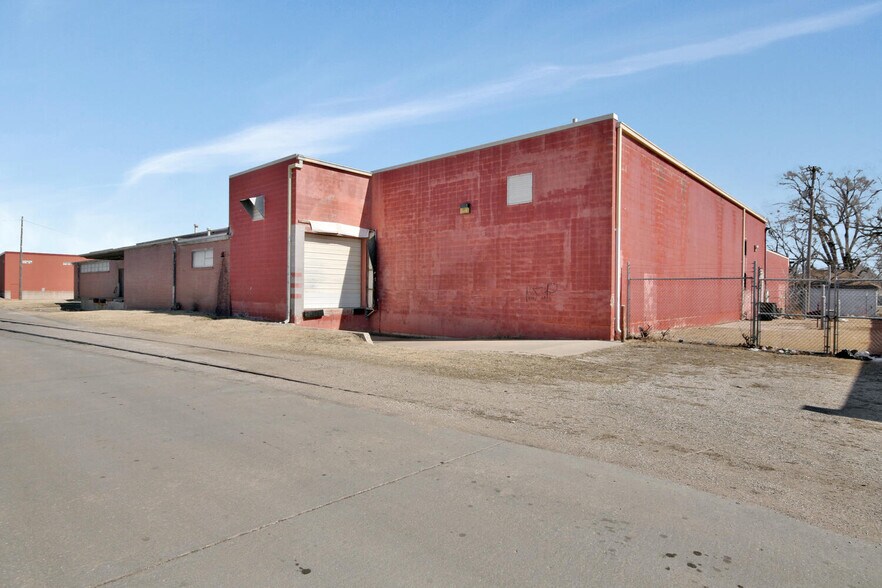 More Photos Of 901 E Morris St, Wichita Warehouse For Sale