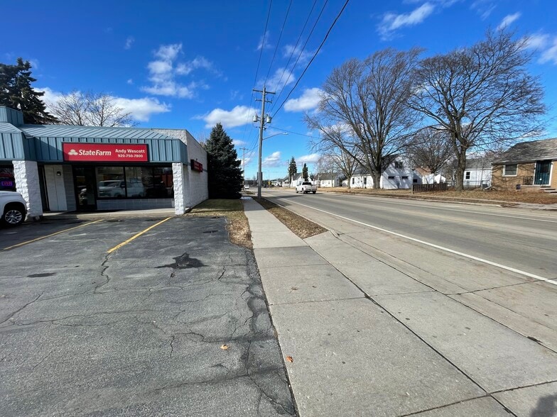 More Photos Of 1117 N Badger Ave, Appleton Supermarket For Sale